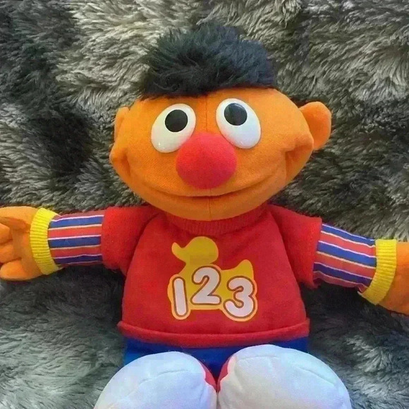 Playskool HASBRO SESAME STREET
ROCKIN' NUMBERS ERNIE TALKING  PLUSH
TOY - Picture 11 of 11